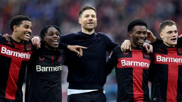 Xabi Alonso Bawa Leverkusen di Ambang Treble, Tanpa Terkalahkan