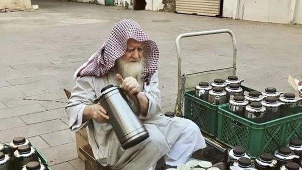 Sosok Syekh Ismail Al Zaim, Penyedia Minum Gratis di Masjid Madinah