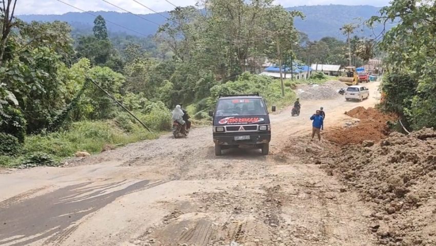 Pemudik Harus Berhati-hati Melintas di Jalinsum Batu Jomba Sipirok!