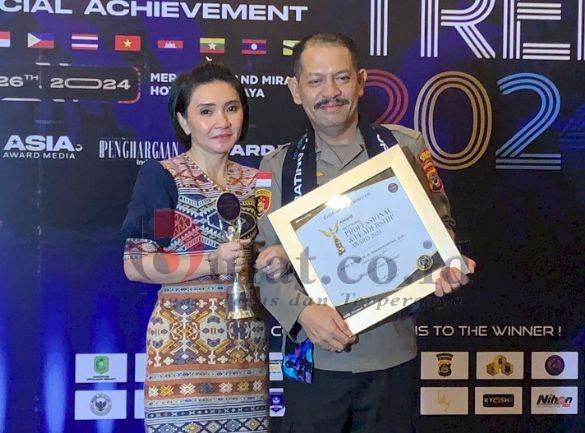 Kepolres Belu, AKBP Richo N.D Simanjuntak Terima Penghargaan dari Indonesia Award Magazine