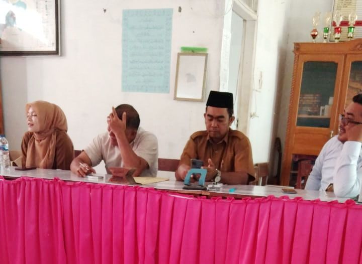 Guru 'Siluman' Uli Sri Wahyuni Diantar 2 Oknum ke SDN 179 Tambangan, Ngaku atas Arahan Sekdis