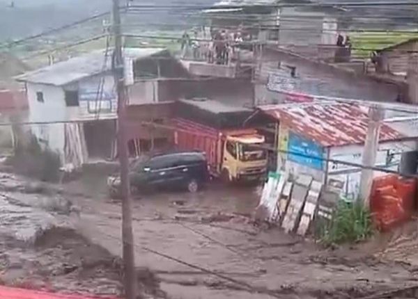 Banjir Bandang Terjang Agam Sumbar, Tanah Datar Alami Banjir Lahar