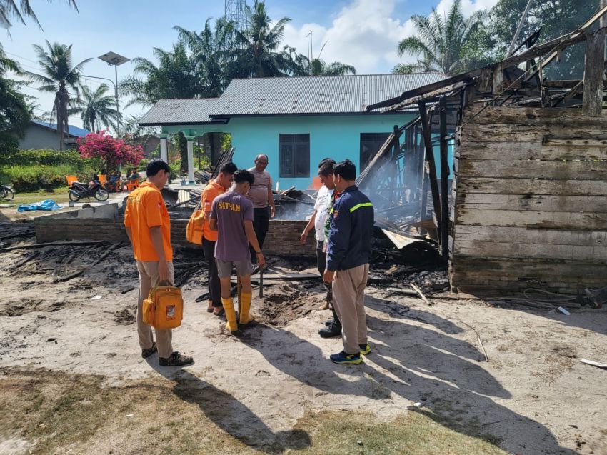 Polisi Olah TKP dan Selidiki Kebakaran Rumah di Desa Pematang Guntung 