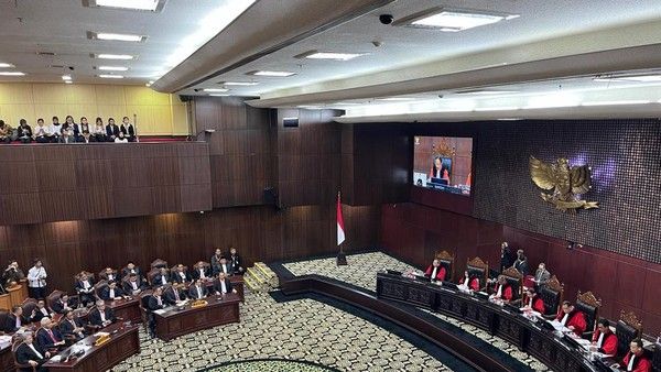MK Tepis Gugatan Anies-Cak Imin soal Cawe-cawe Jokowi di Pilpres