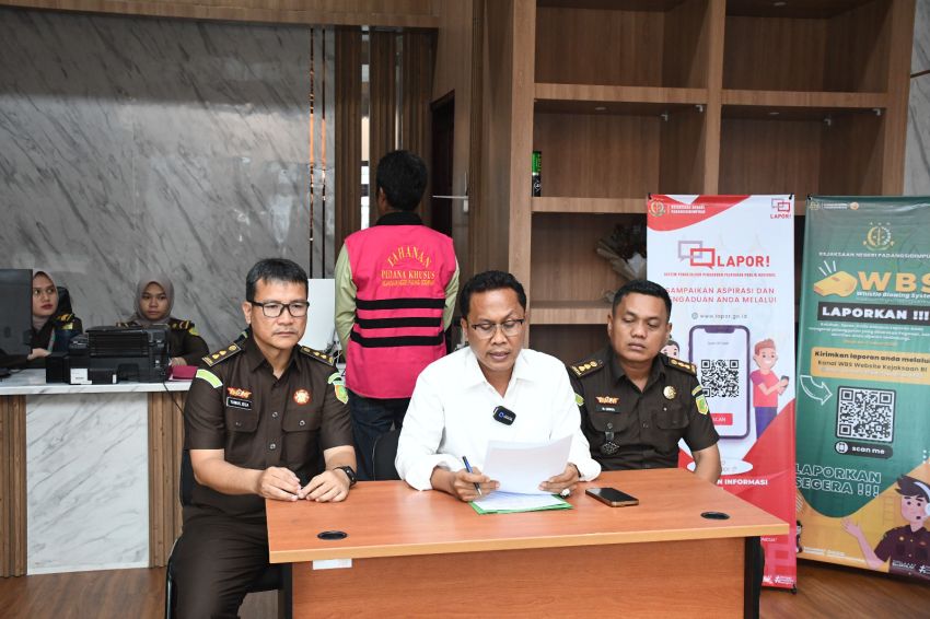 Kejari Padangsidimpuan Tetapkan Tersangka dan Lakukan Penahanan Dugaan Korupsi APBDes Batang Bahal TA 2021-2022