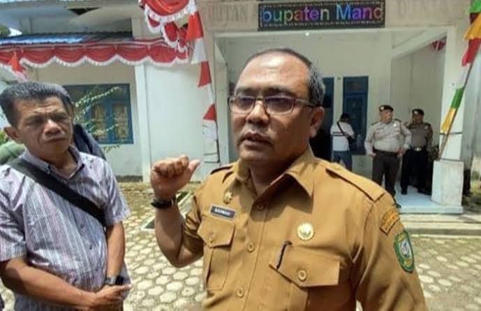 Pelaksana Kadis Pendidikan Madina Bantah Suruh Dua Oknum Wartawan Antarkan Guru Siluman ke SDN 179 Tambangan