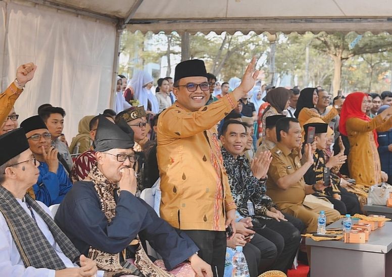 Pemko Padangsidimpuan Ikut Serta Dalam Pawai Karnaval di Raker Komwil I APEKSI Pekanbaru
