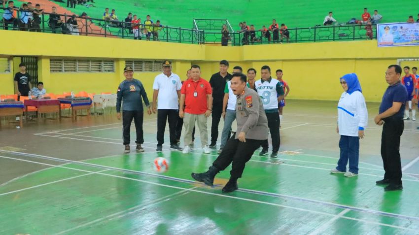 Kapolres Labuhanbatu Hadiri Pembukaan Turnamen Futsal Tingkat Pelajar SMP/MTs dan SD/MI Tahun 2024