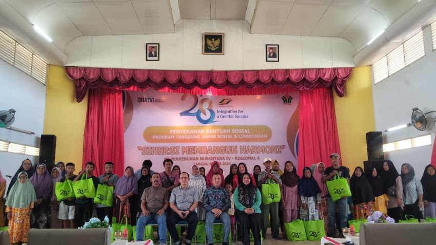 PTPN IV Regional 6 KSO Bagikan Sembako Gratis Pada Momen HUT PTPN Group Ke-28