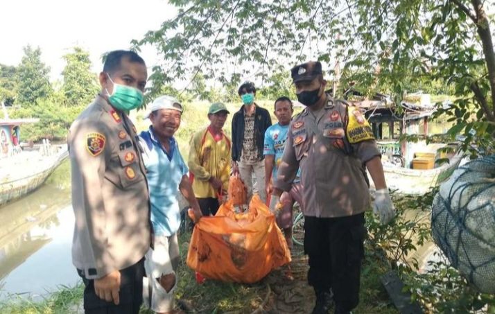 Penemuan Mayat Di Muara Sungai Asemdoyong Gegerkan Warga 