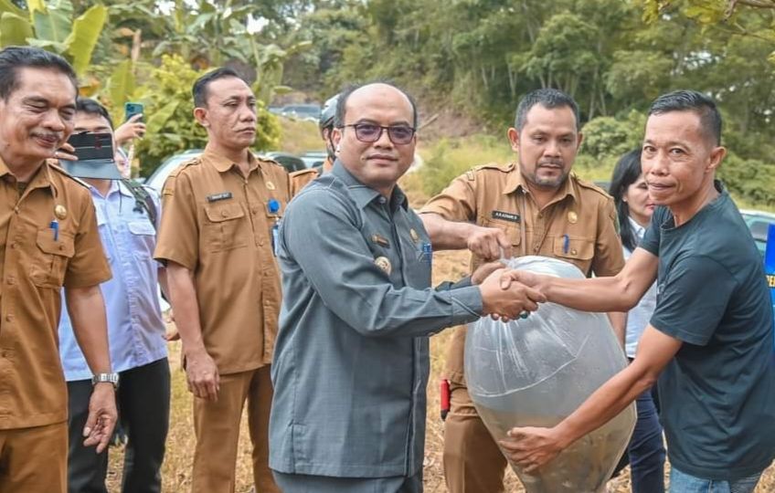 Ribuan Benih Ikan Ditabur pada 6 Lubuk Larangan di Padangsidimpuan