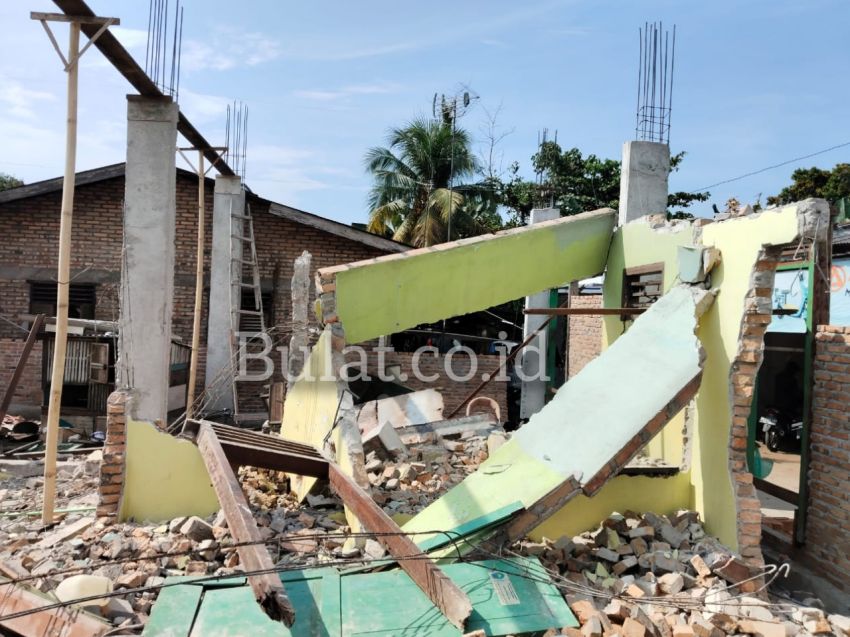 Bangunan Ruko Diduga Tanpa PBG, Seorang Pekerja Dikabarkan Tertimpa Reruntuhan