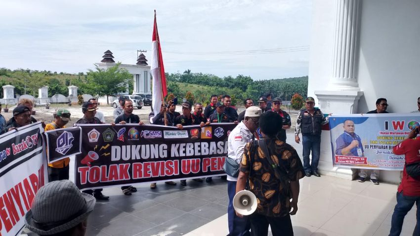 Ketua DPRD Labusel Minta Seluruh Wartawan Se-Indonesia Secara Nasional Aksi Tolak Revisi RUU Tentang Pers