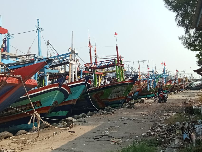 Dampak Terang Bulan dan Arus Deras Bawah Laut, Ratusan Kapal Nelayan di Tanjung Sari Pemalang Menganggur