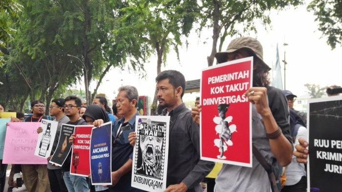 Tolak RUU Penyiaran, Jurnalis di Kota Medan Unjuk Rasa ke DPRD Sumut