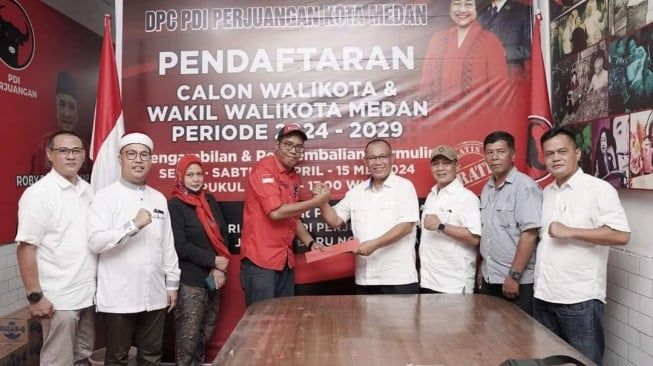 Meski Bukan Kader, PDIP Medan Tetap Terima Berkas Pendaftaran Akhyar sebagai Bacawalkot Medan pada Pilkada 2024