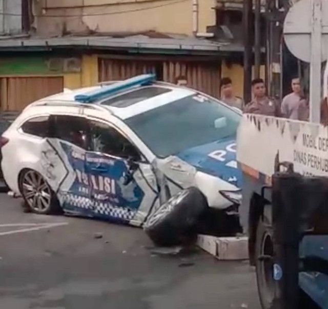 Mobil Satlantas di Medan Kecelakaan