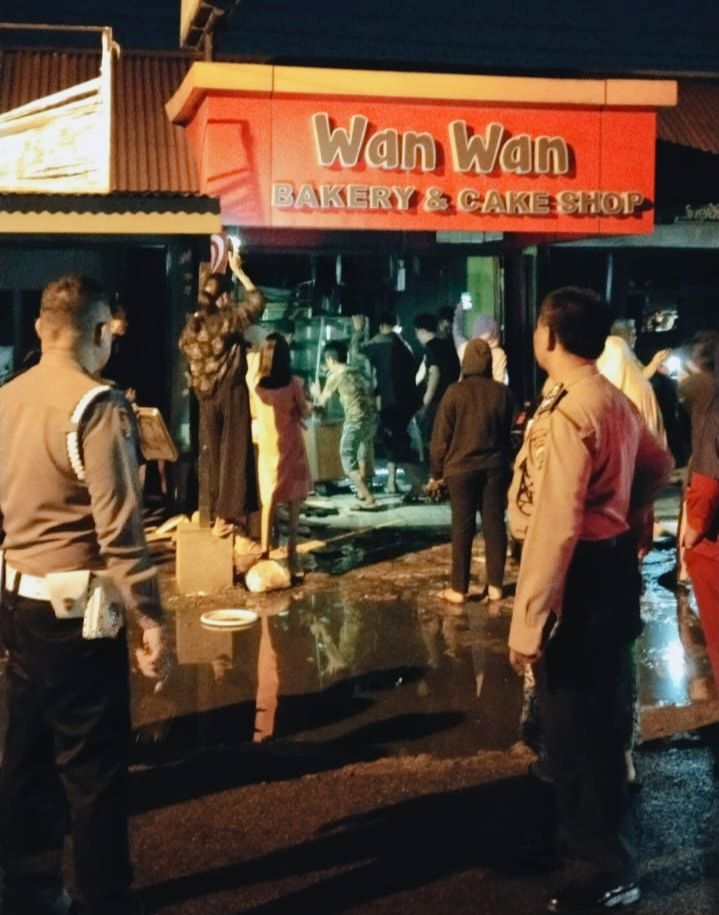 Korsleting Listrik, Toko Roti Wan Wan Nyaris Ludes Terbakar