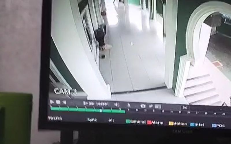 Pencuri Uang Kota Infak  Terekam CCTV Beraksi  di Medan Denai