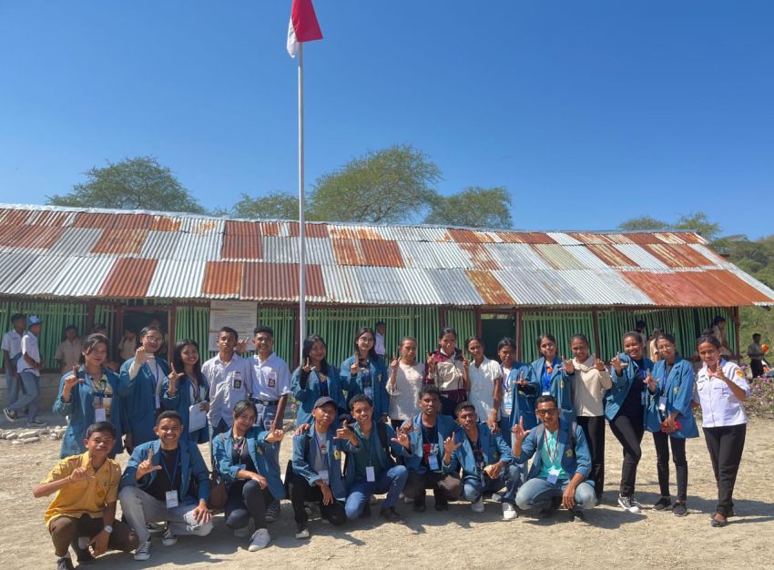 Tingkatkan Inklusi Keuangan, Mahasiswa KKN Sosialisasi di SMAN Tupan, Timor Tengah Selatan