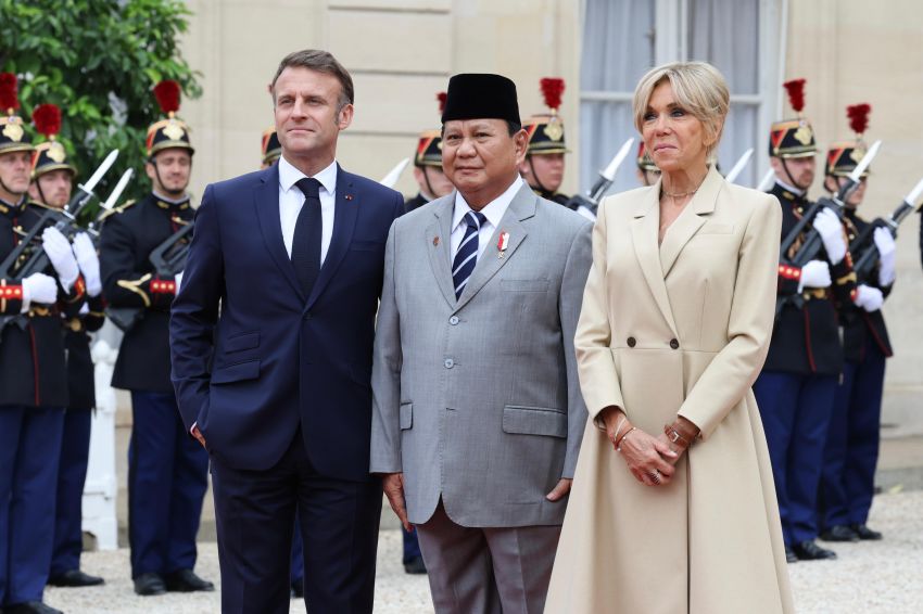 Menhan Prabowo Beri Dukungan Lansung ke Kontingen Indonesia pada Pembukaan Olimpiade Paris 2024