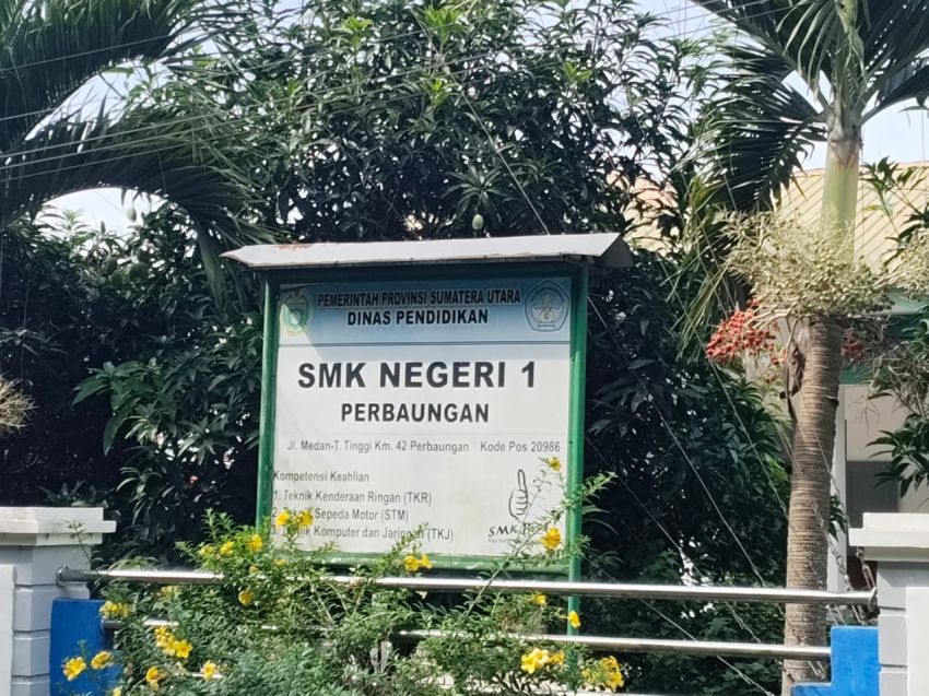 Gawat ! Diberitakan Berhentikan Tenaga Kependidikan, Kepsek SMK Negeri 1 Perbaungan Diduga Blokir WA Wartawan