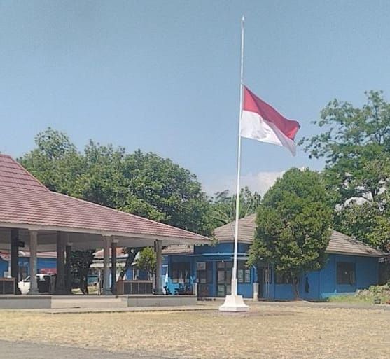 Kecamatan Randudongkal Kibarkan Bendera Setengah Tiang Penuhi Imbauan Kemensetneg