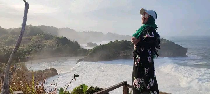 Explore Pantai Kasab Pacitan, Rasakan Sensasi Raja Empatnya Jatim