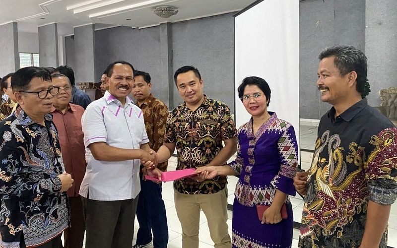 Kombes Pol (Purn) Dr. Maruli Siahaan Memimpin Ibadah dan Rapat Mingguan PPSD Siahaan Kota Medan