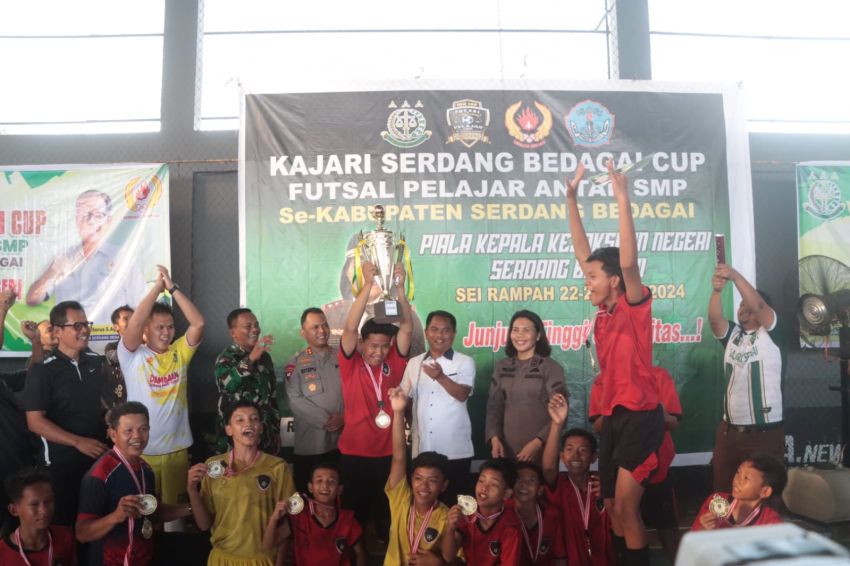 Bupati Darma Wijaya Tutup Turnamen Futsal Tingkat SMP Piala Kajari Cup Sergai