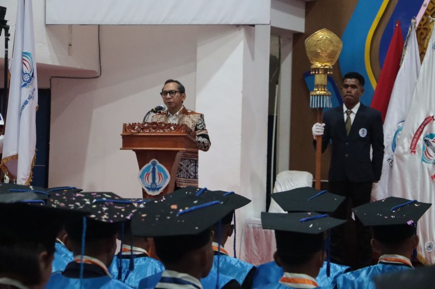 Hadiri Wisuda Politeknik KP Kupang, Pj. Gubernur NTT: Berikan Kontribusi Nyata Optimalkan Potensi Kelautan dan Perikanan di NTT