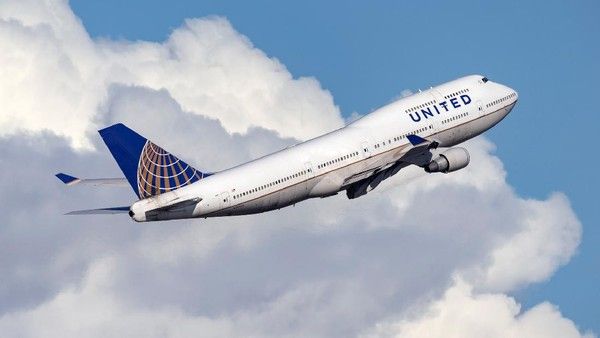 Roda Pesawat United Airlines Copot Usai Lepas Landas