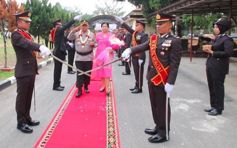 Pergantian Kapolres Sergai: AKBP Oxy Yudha Pratesta Digantikan AKBP Jhon Hery Rakutta Sitepu dalam Upacara Parewel Parade Penuh Haru