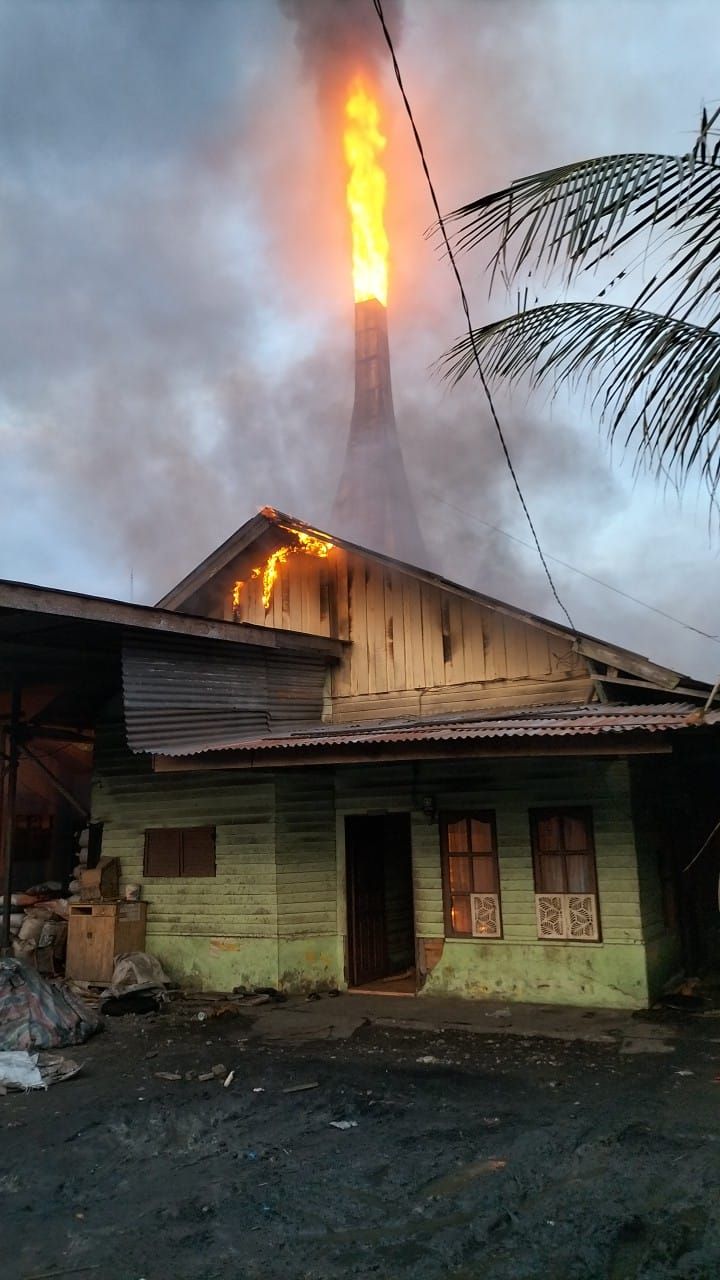 Rumah Pembuat Arang Kayu di Deliserdang Terbakar 