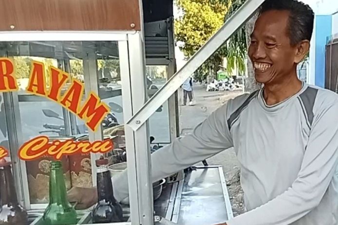 Kasihan Pedagang Makanan di Pemalang Turun Omzet Gegera Tumpukan Sampah di Mana-mana