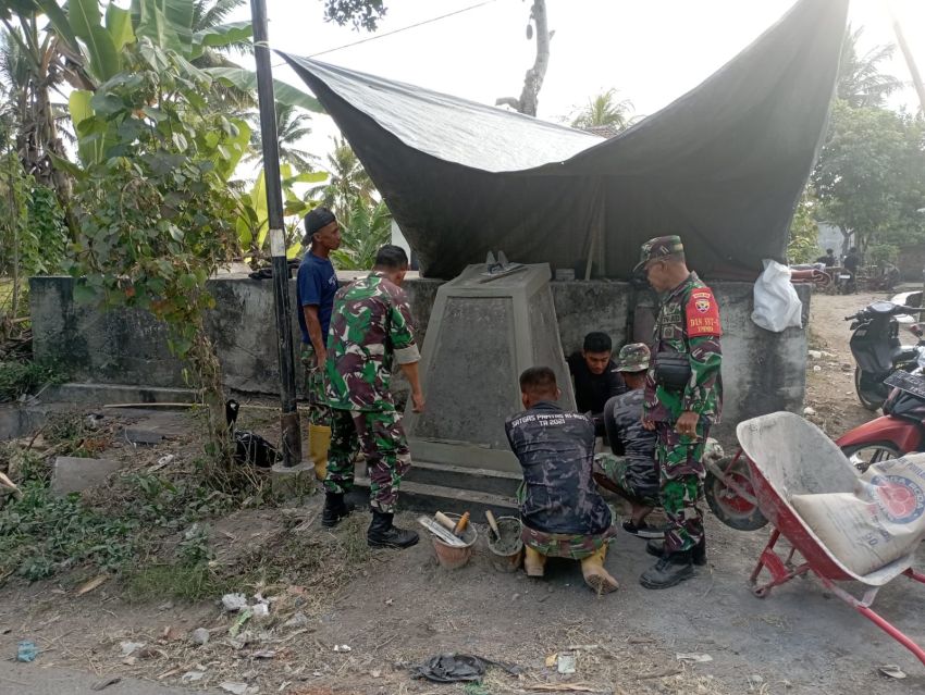 Pembangunan Tugu Prasasti TMMD Ke-121 Kodim 1615/Lombok Timur di Desa Loyok