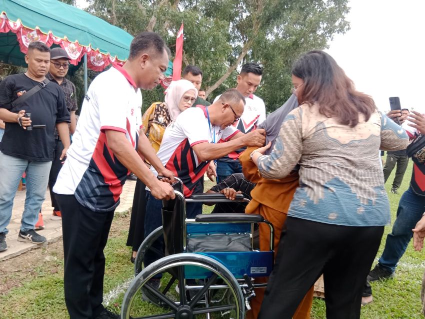 Buka Turnamen Forkopimda Cup, Bupati Darma Wijaya Serahkan Berbagai Bantuan kepada Masyarakat 