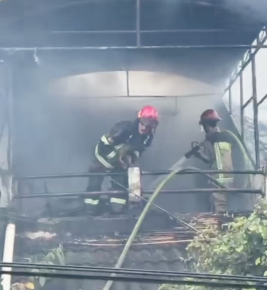 Geger... Satu Unit Rumah di Komplek Perumahan Mewah, Tasbi II Terbakar