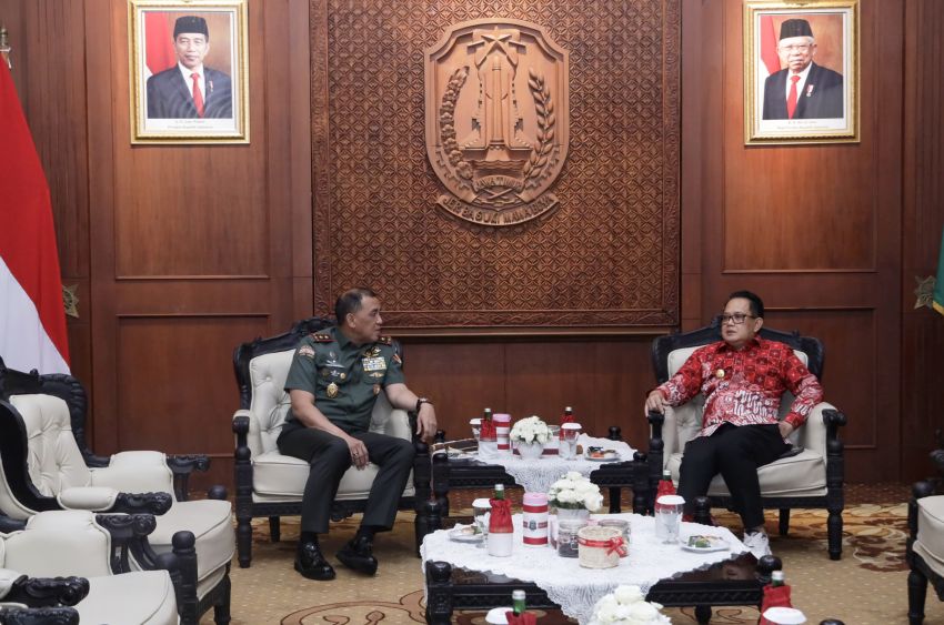 Tiba di Gedung Negara Grahadi, Kedatangan Mayjen TNI Rudy Disambut Pj Gubernur Adhy