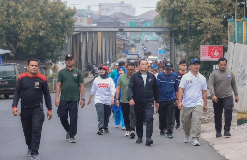 Wali Kota Padangsidimpuan dan Sejumlah Jajarannya Lakukan Jalan Sehat