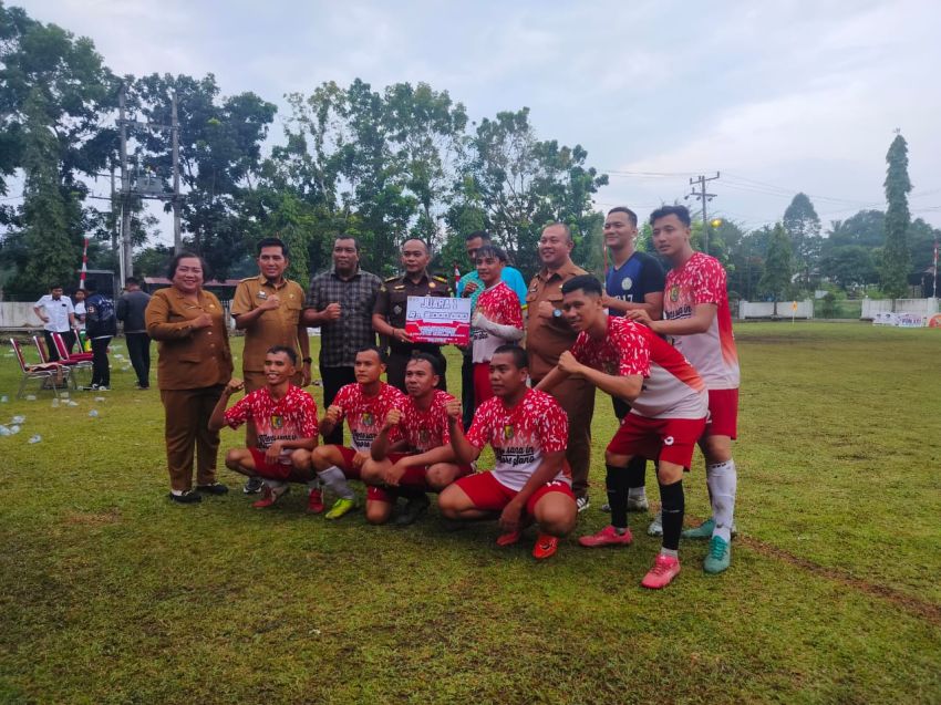 Tim Dinas Pendidikan Menangkan Turnamen Mini Soccer Sekretariat DPRD Sergai 