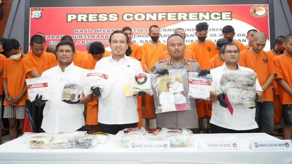 Polisi Gagalkan Peredaran 20 Kg Sabu di Riau, Tersangka Ada Mahasiswa dan PNS