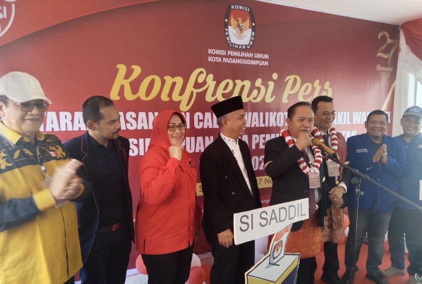 Paslon Hapendi - Gempar Resmi Daftar di KPU pada Pilkada Padangsidimpuan 2024