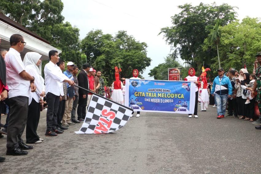 Peserta Pawai Alegoris Tetap Antusias Meski Diguyur Hujan