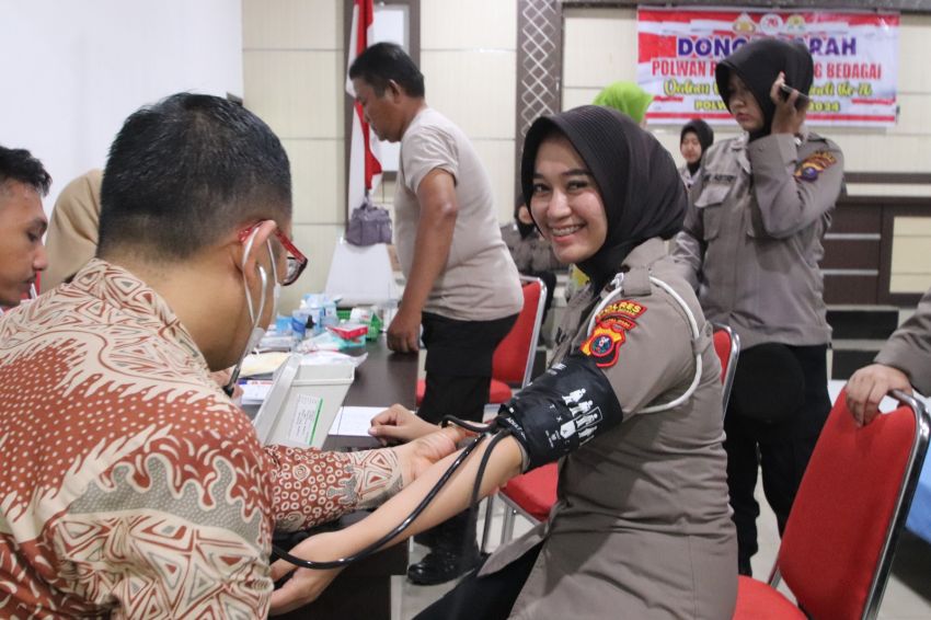 Peringati Hari Jadi ke-76 Polwan RI, Polwan Polres Sergai Donor Darah 