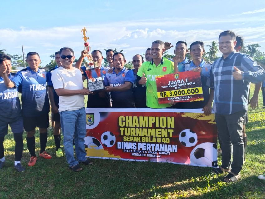 Legend Mangga Dua FC Bawa Pulang Piala Final Turnamen U-40  