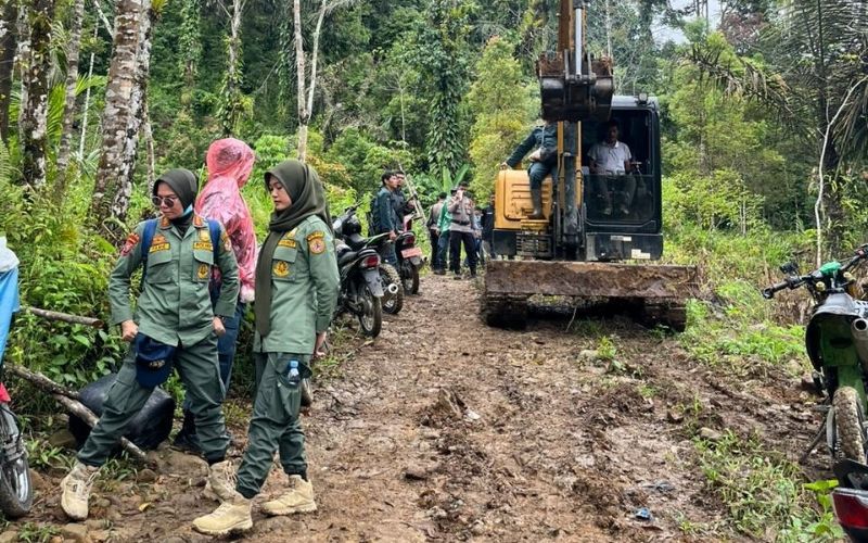 Tim Gakkum Kementrian Kehutanan dan Lingkungan Hidup Berhasil Keluarkan Alat Berat dari Kawasan TNBG