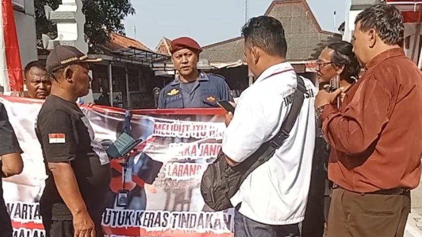 Menghalangi Tugas Wartawan,KPU Pemalang Digeruduk Puluhan Wartawan 