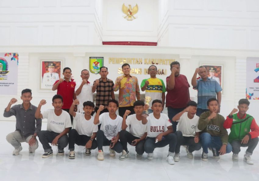 Apresiasi Prestasi Atlet Sepak Takraw, Pemkab Sergai Serahkan Insentif Pembinaan