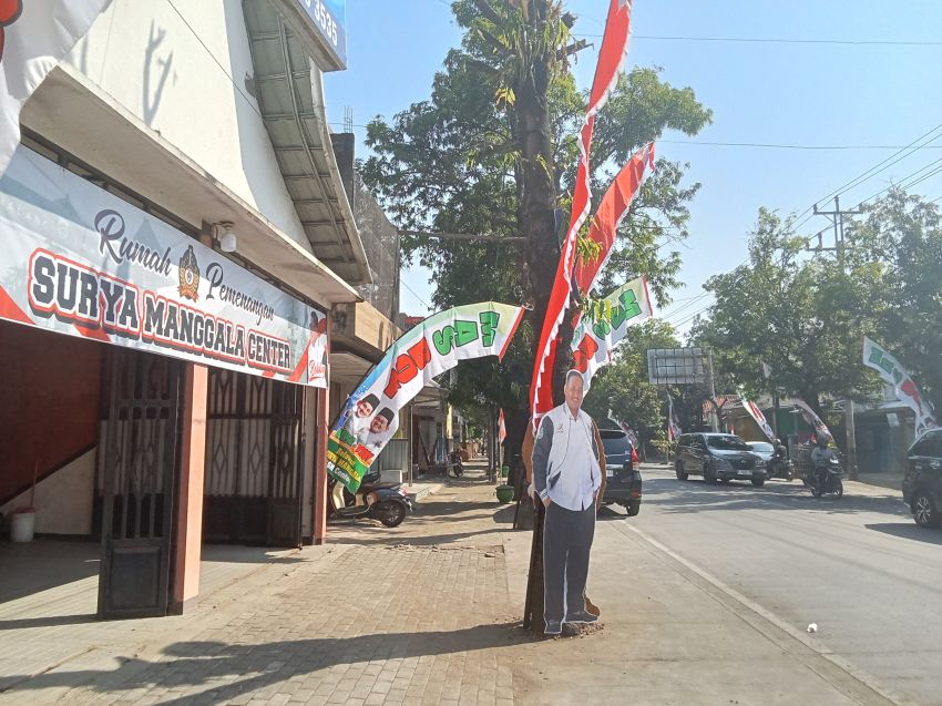 Jalan Protokol di Pemalang Penuh Umbul umbul Paslon Bupati, Bawaslu: Belum Menjadi Ranah Pelanggaran